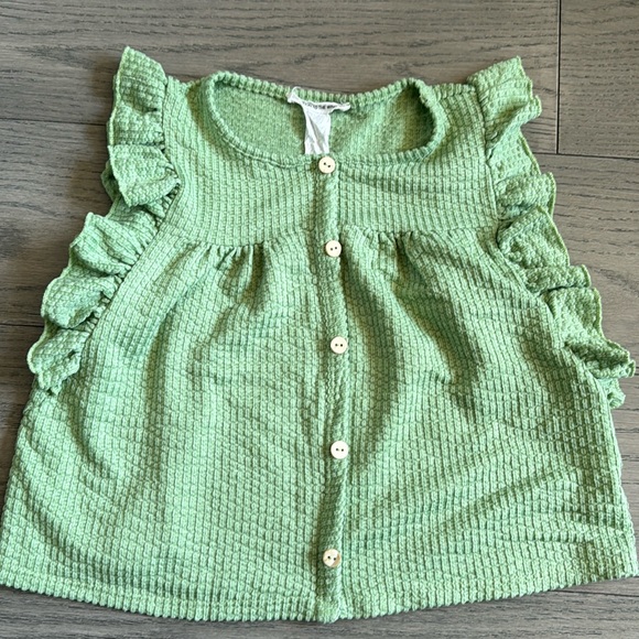 Green Frilly T Shirt - girls size small - Picture 1 of 3